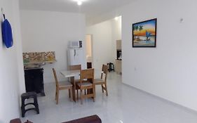 Estrela Apartamento 2 terreo - Quarto e sala com cozinha americana na praia do prea-Ce